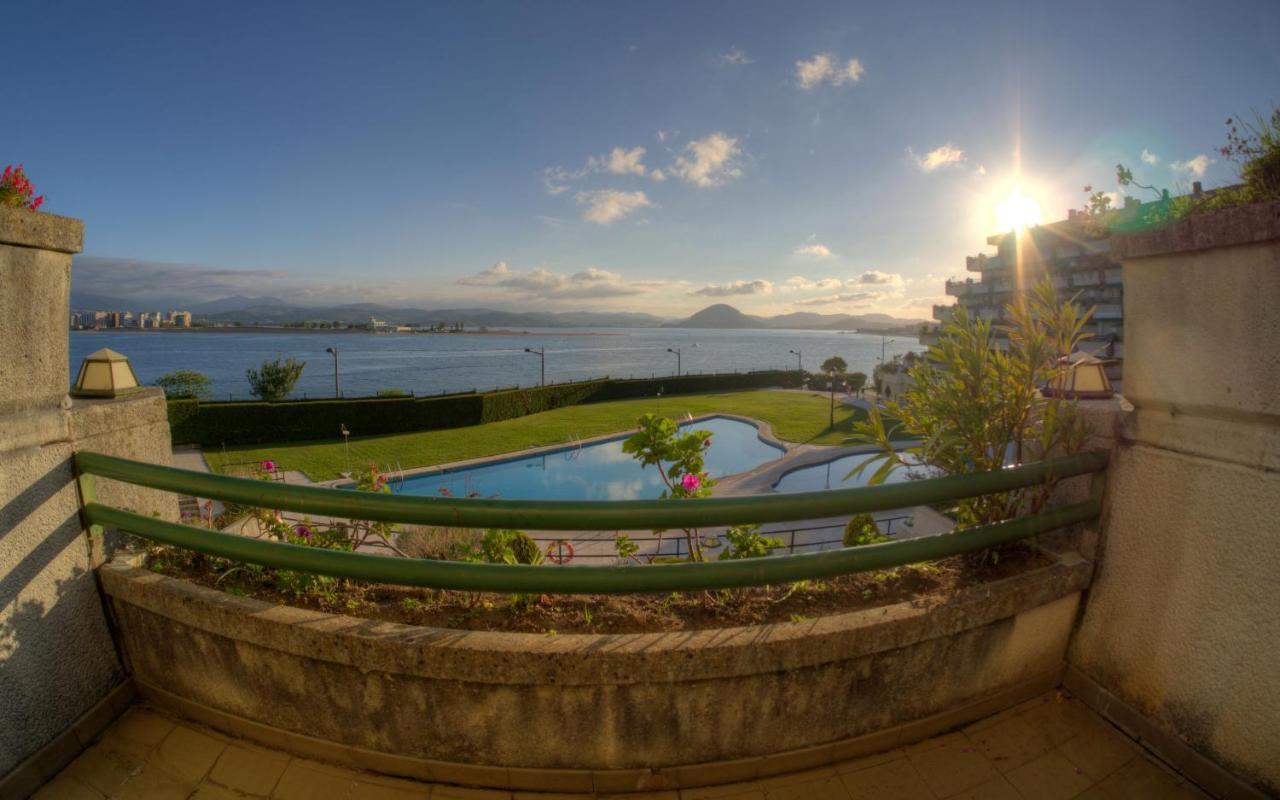 Vistamar. Primera línea. Bahía de Santoña Apartamento Exterior foto