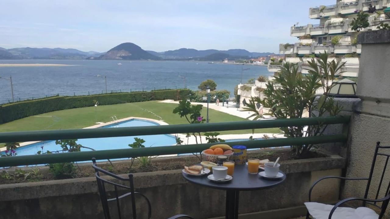 Vistamar. Primera línea. Bahía de Santoña Apartamento Exterior foto